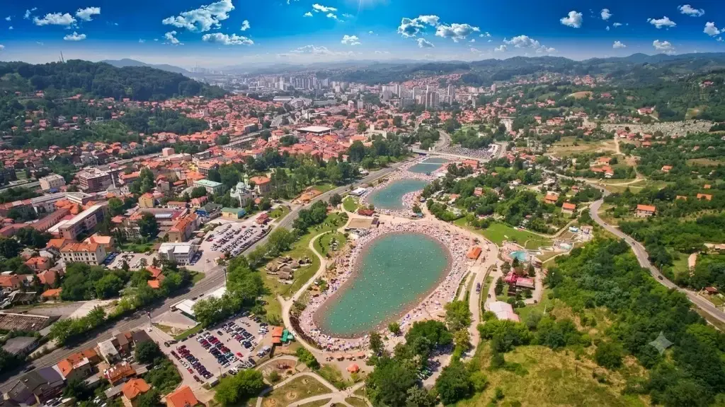 Panonska jezera u Tuzli — sunčan ljetni dan i odmor na vodi